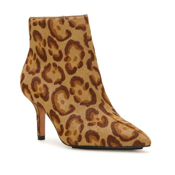 NWT VINCE CAMUTO FREIKTI GENUINE CALF HAIR CHEETAH HEELED BOOTIES SIZE 8 - Picture 1 of 8